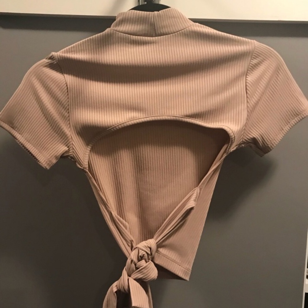🆕 tie-back crop top!
